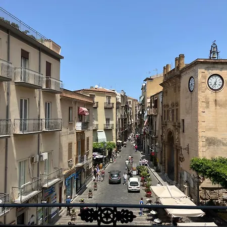 Window On The Sunset Апартаменты Чефалу