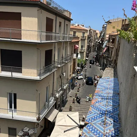 Window On The Sunset * Чефалу