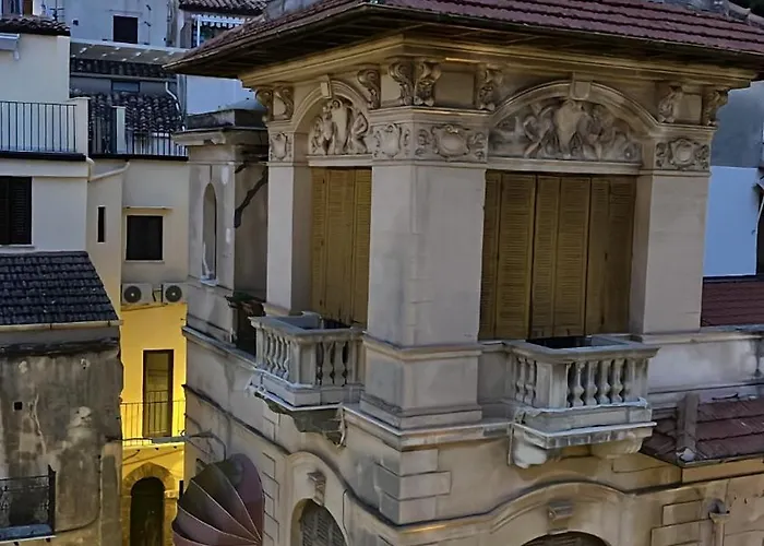 Window On The Sunset Чефалу