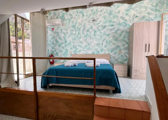 Window On The Sunset * Чефалу