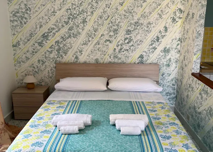 Window On The Sunset Апартаменты Чефалу