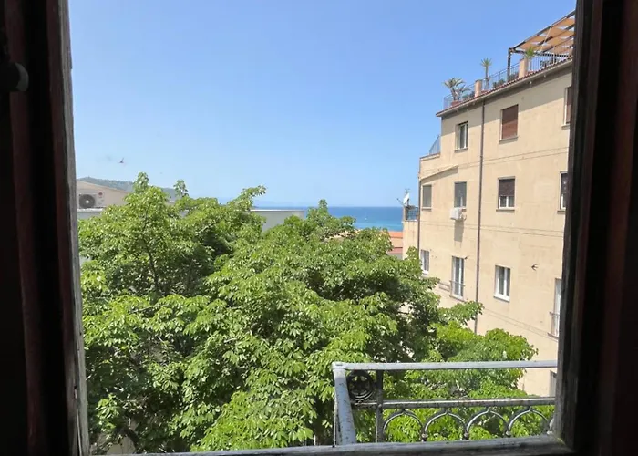 Window On The Sunset Чефалу