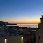 Window On The Sunset شقة تْشيفالو
