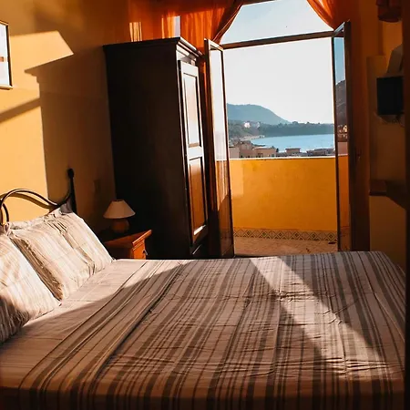 Window On The Sunset Apartment