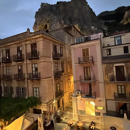 Window On The Sunset * Cefalù