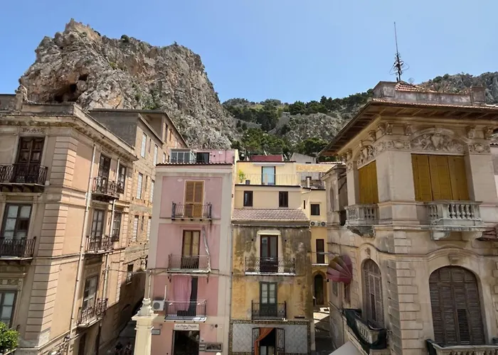 Window On The Sunset * Cefalù