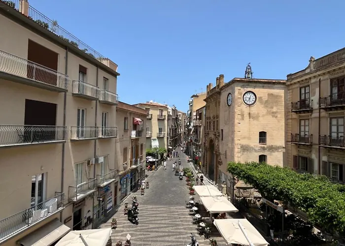 Apartman Window On The Sunset *